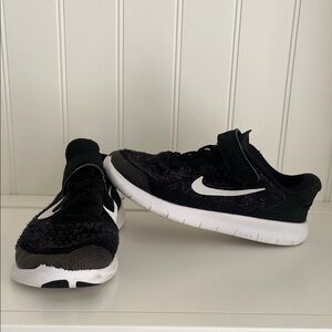 Boys NIKE FREE RUN 13C